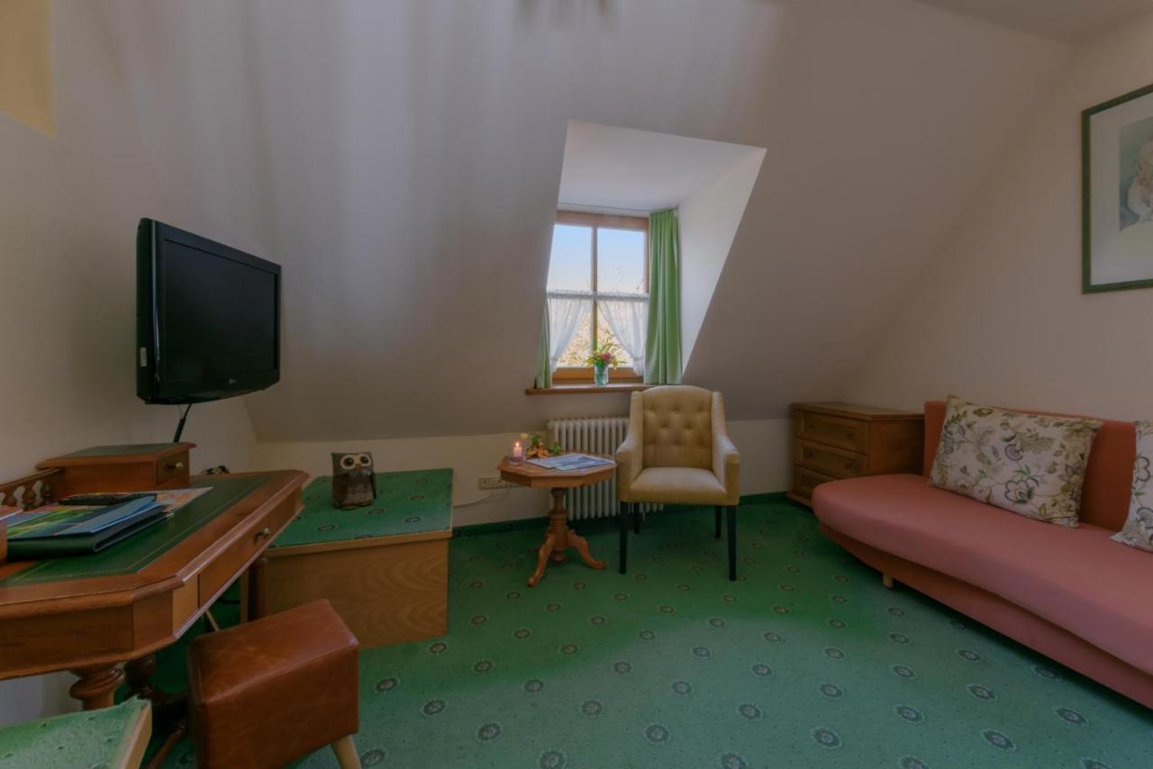 Hotel "Malerwinkel" Gmbh Seeon-Seebruck Room photo